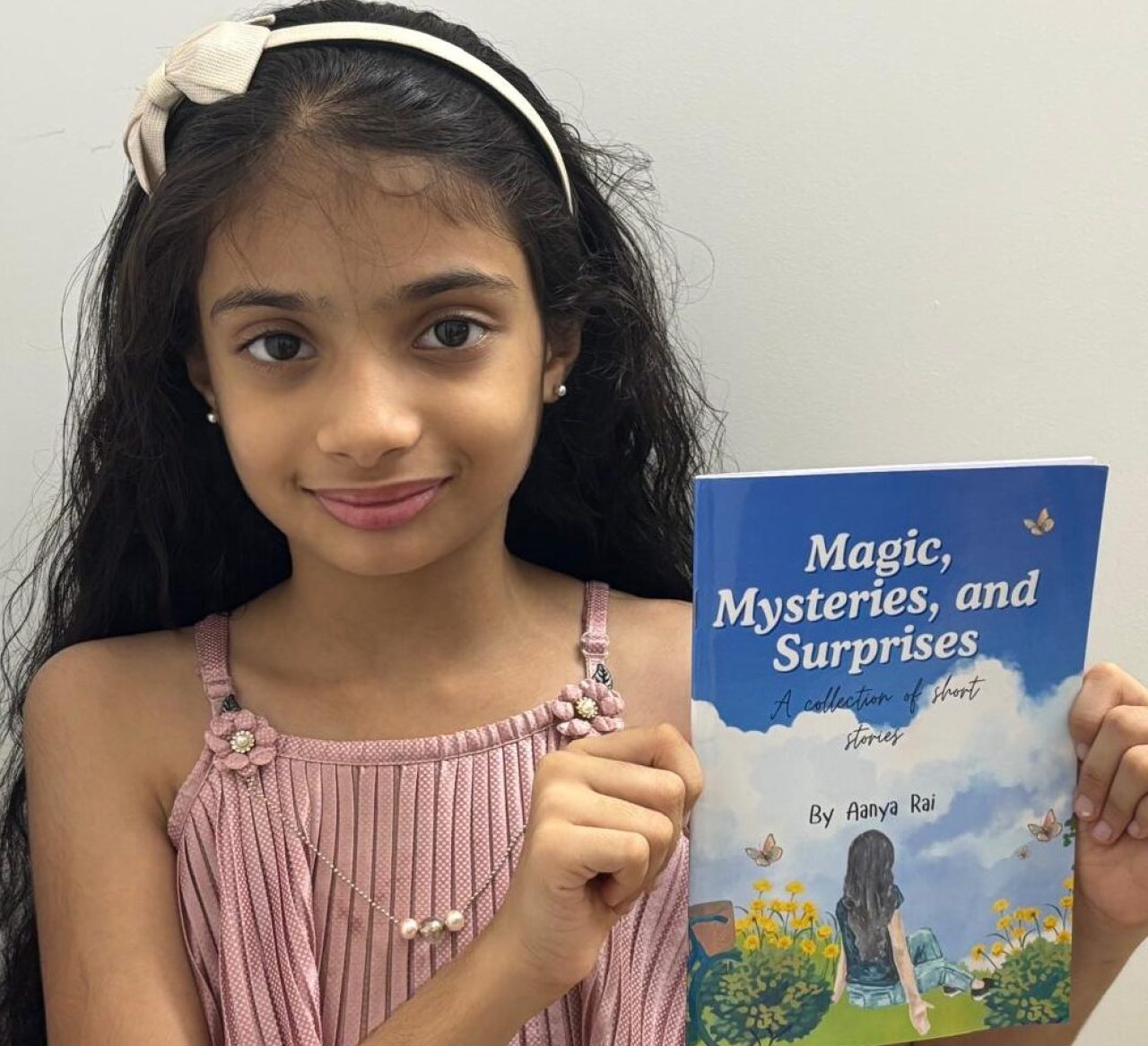 Aanya rai photo with book Aanya rai photo with book